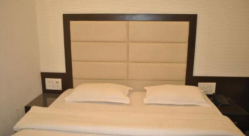 Hotel Baba Deluxe Near New Delhi Railway Station And City Center -By Rcg Hotels エクステリア 写真